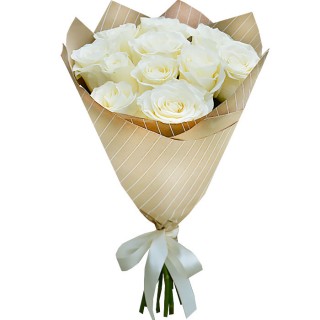 Букет Белые розы в крафте из 11 роз